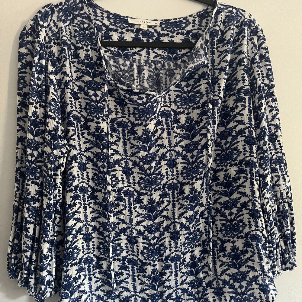 Fun 2 Fun Women's XL Long Sleeve Top - like new!